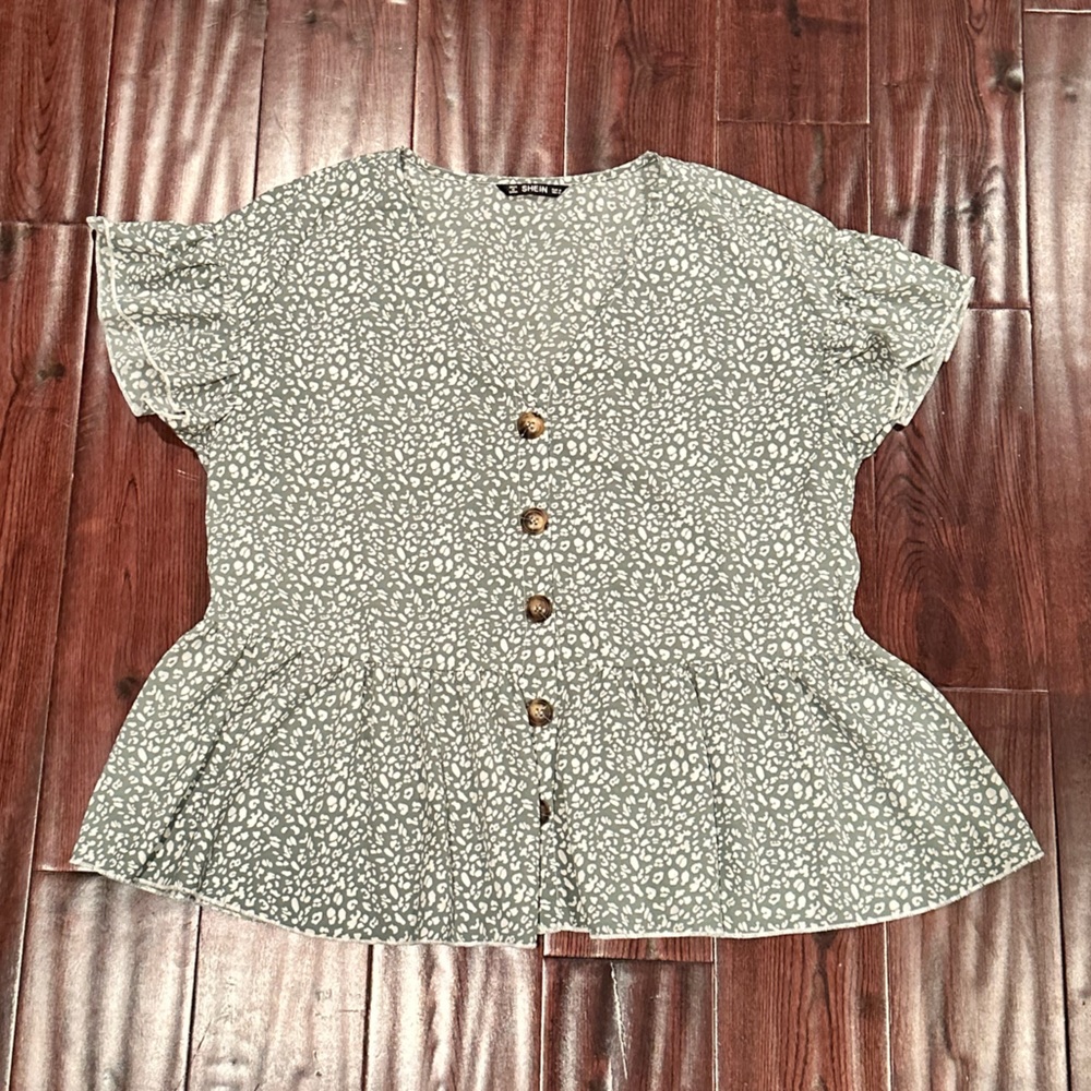 Peplum cheetah print sage blouse - Picture 2 of 4
